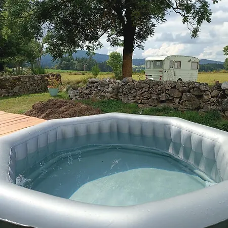 Caravane Vintage Insolite Avec Jacuzzi Au Calme