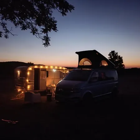 Caravane Vintage Insolite Avec Jacuzzi Au Calme Кемпинг