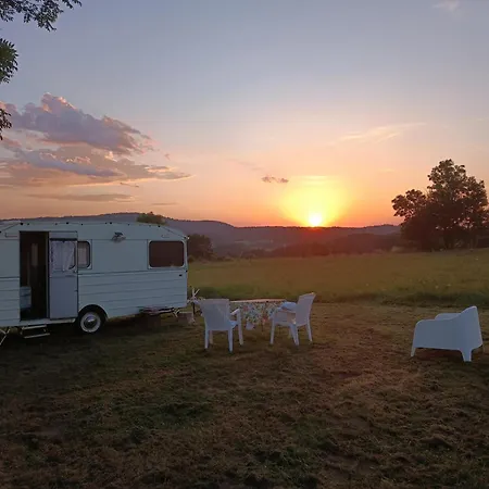 Caravane Vintage Insolite Avec Jacuzzi Au Calme * Sauvessanges