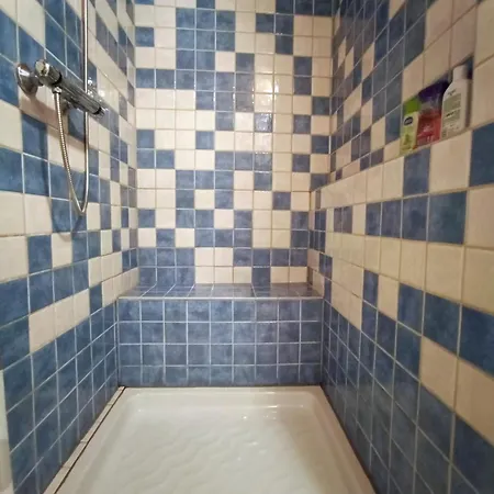 Caravane Vintage Insolite Avec Jacuzzi Au Calme Кемпинг Sauvessanges