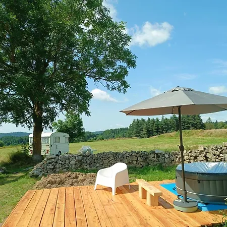 Caravane Vintage Insolite Avec Jacuzzi Au Calme Kemp Sauvessanges