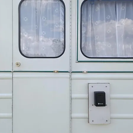Caravane Vintage Insolite Avec Jacuzzi Au Calme Кемпинг
